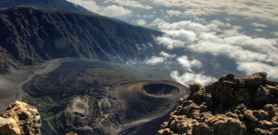 4 DAYS MT MERU TREKKING